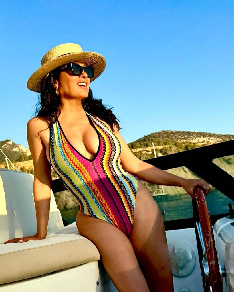 Salma Hayek'in bikinili pozları sosyal medyayı salladı - Fotoğraf: 2